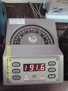 Gyro compass with many gyro repeater